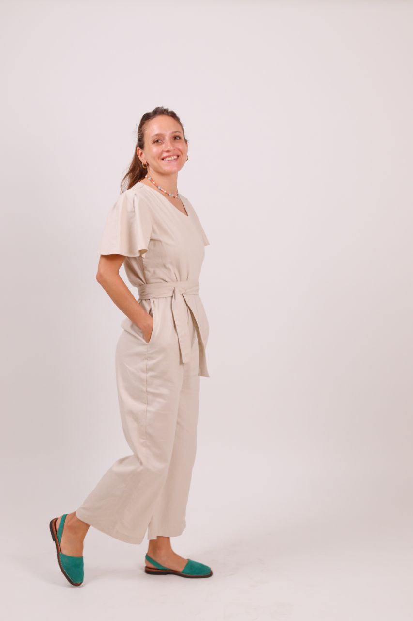 V-neck jumpsuit L Cream