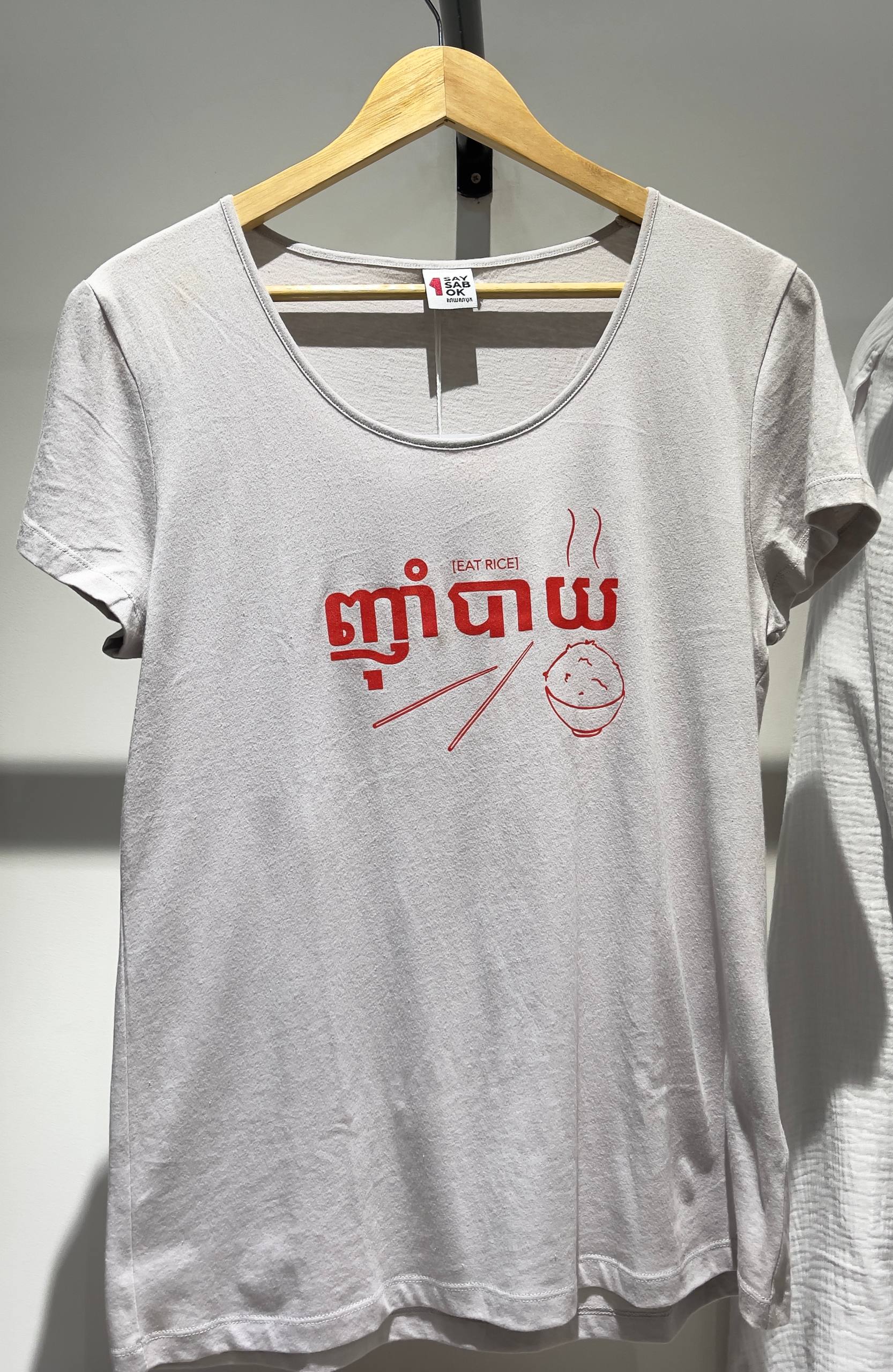 WOMEN NIAM BYE / EAT RICE S